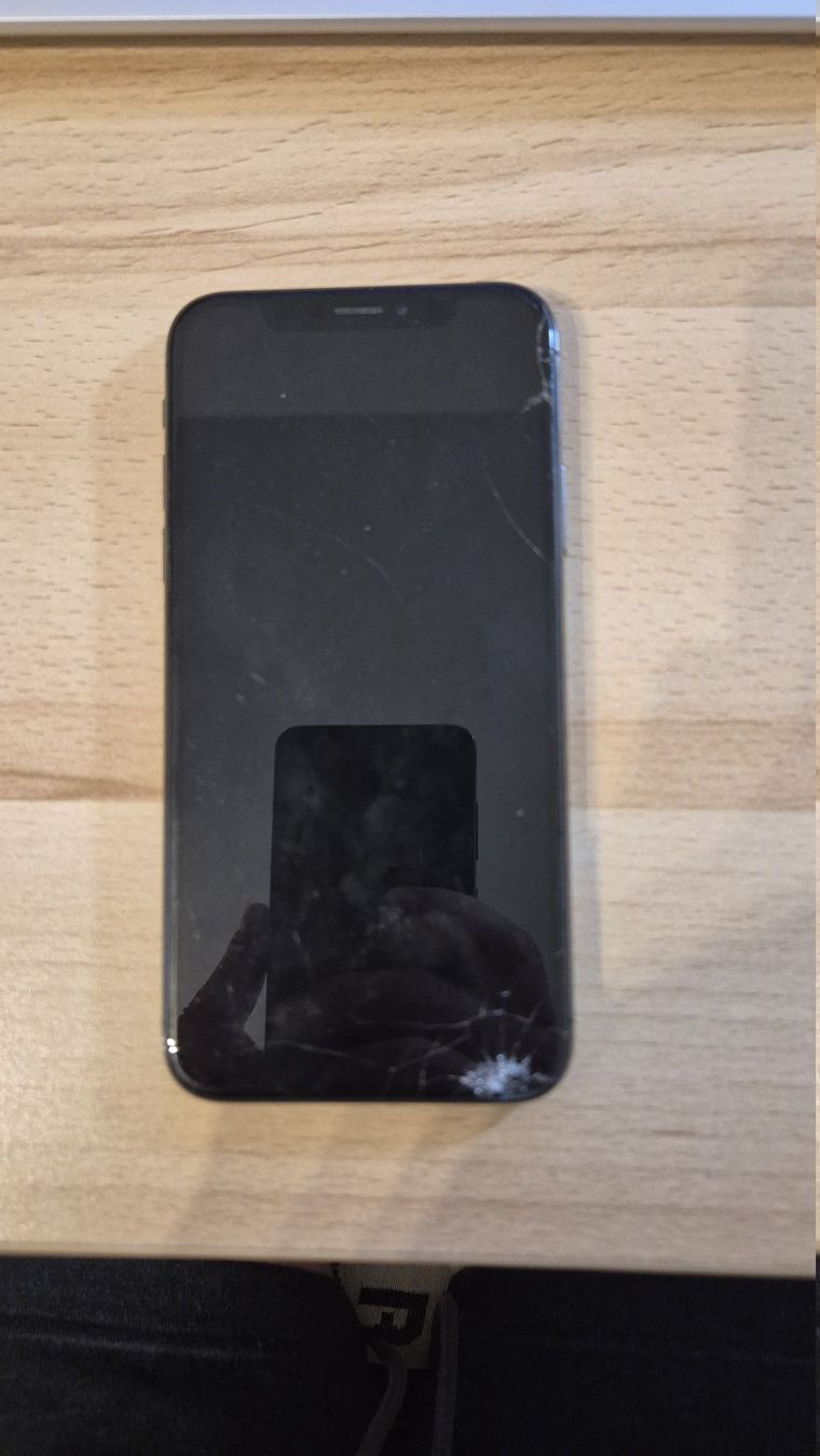 Apple Handys / Smartphones: iPhone Xs 256GB Black 3020 – Defekt aus Münchenbuchsee von MV_Solutions 8
