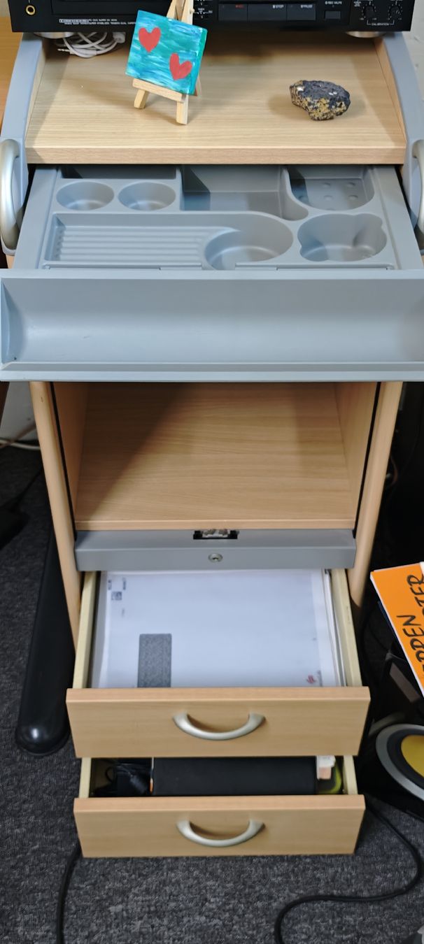 Scrivanie: Moll Schreibtisch helles Holz& Rollcontainer Np ca. 1000 CHF – Usato da Uster venduto da Snoopychristian 1