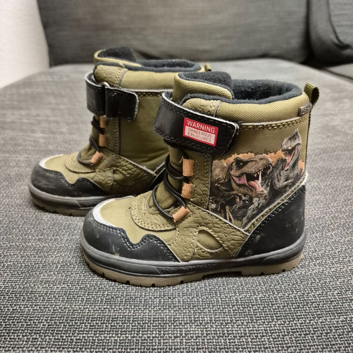 Scarpe per ragazzi: Jurassic World Schneestiefel, Gr. 25/26 – Nuovo (secondo la descrizione) da Untersiggenthal venduto da Eulea