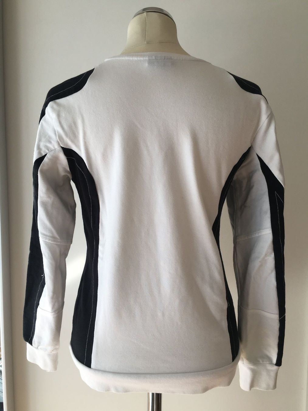Pullover & Sweatshirts: Sweatshirt / Erima / schwarz weiss / 34 / XS – Gebraucht aus Zürich von laudomai 3