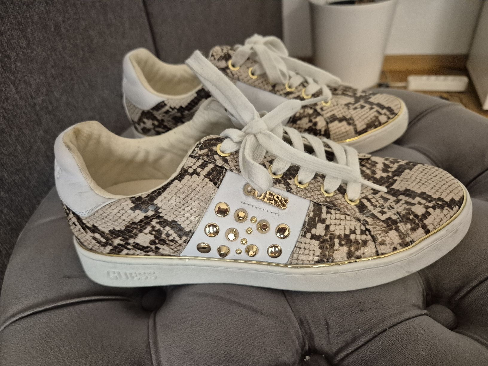 Guess Scarpe da donna: Guess Sneaker im Schlangen-Look, Grösse 40  – Usato da Zofingen venduto da kar_9jfg 4