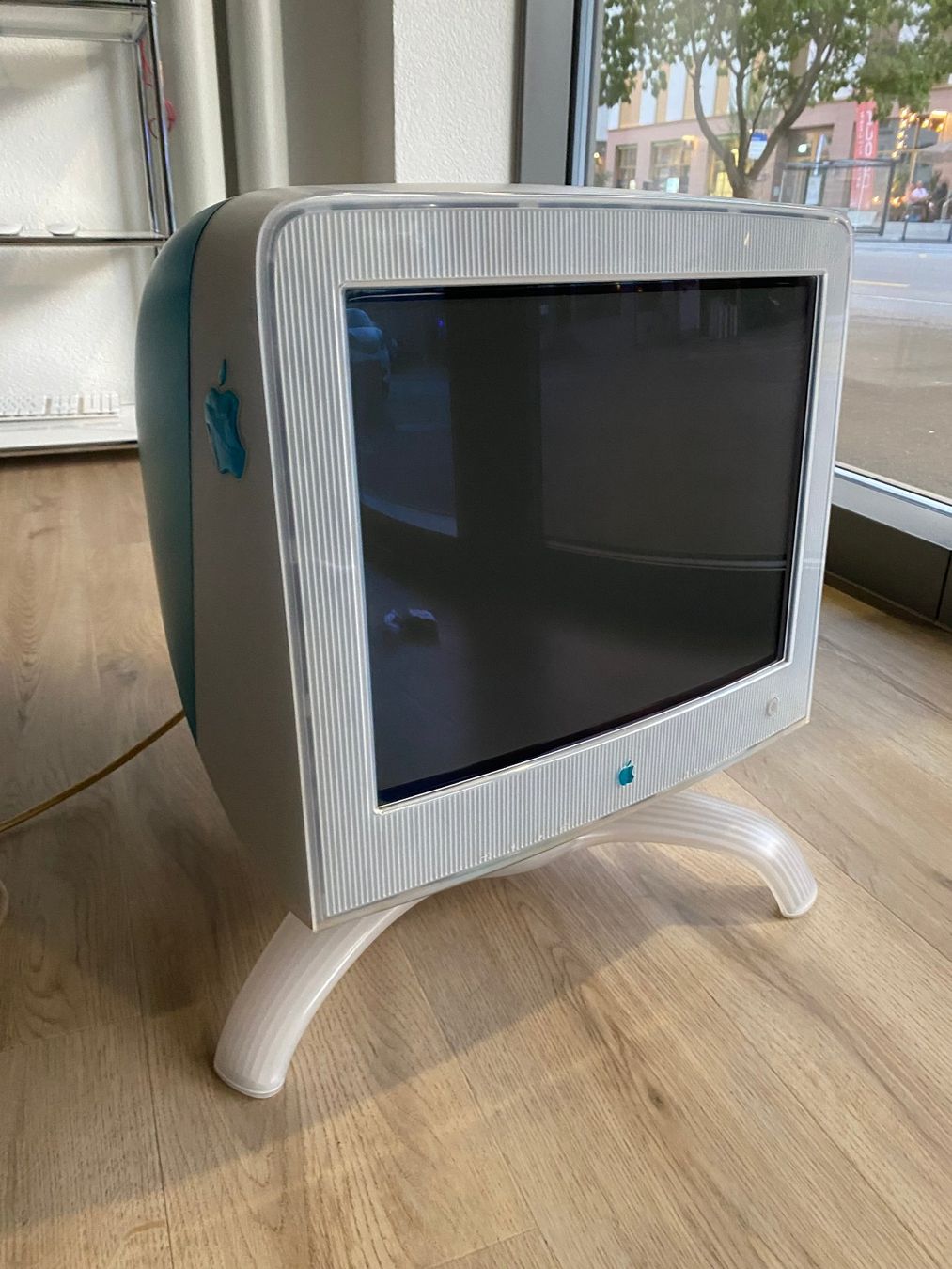 Apple Monitor: Apple Studio Display 17 CRT Blueberry VGA Sony Trinitron – Difettoso da Wetzikon ZH venduto da BackToRetro 3