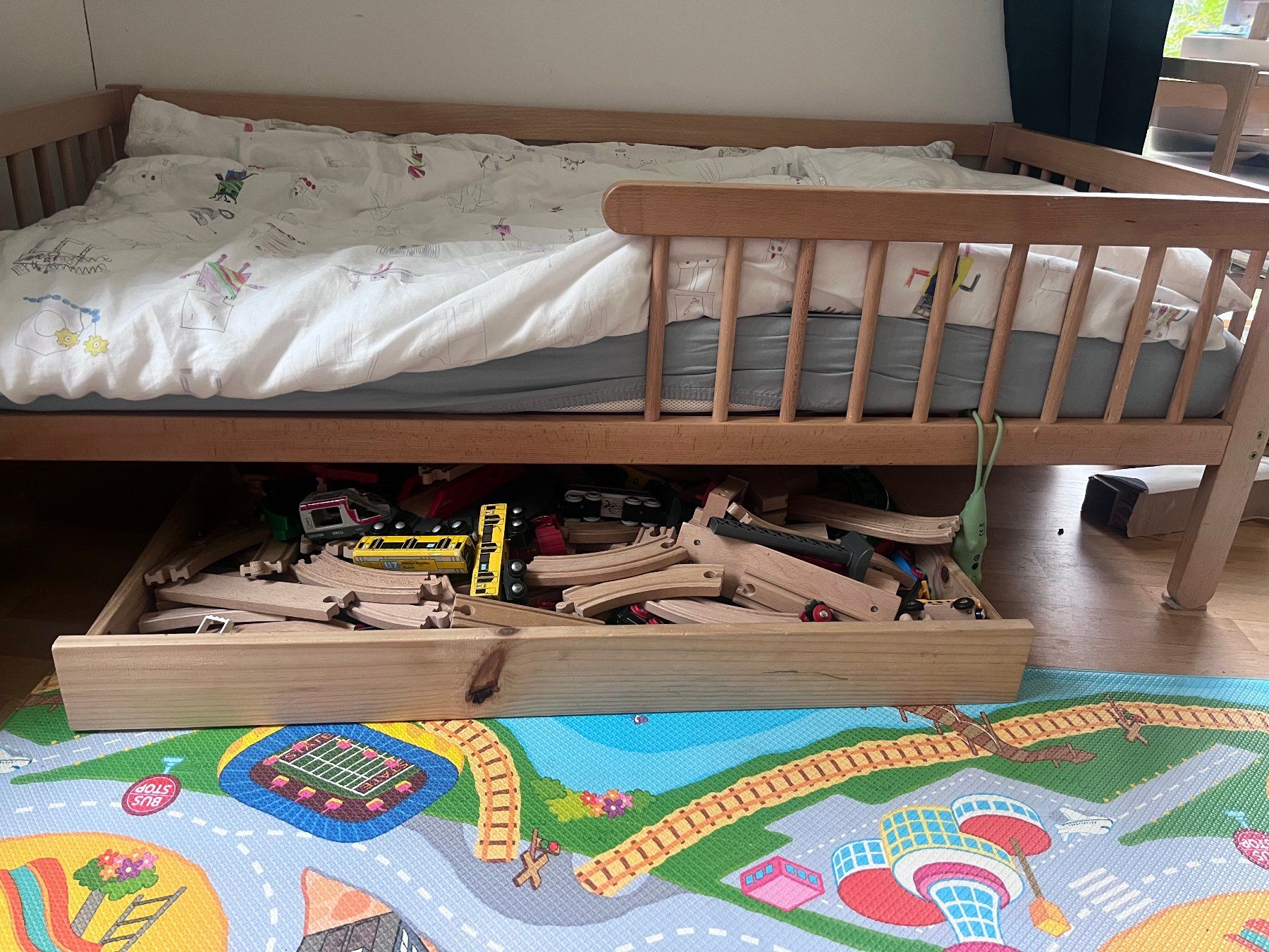 Betten: 2 Kleinkinderbetten ideal für Zwillinge oder einzeln – Gebraucht aus Zurich von NNeghaiwi