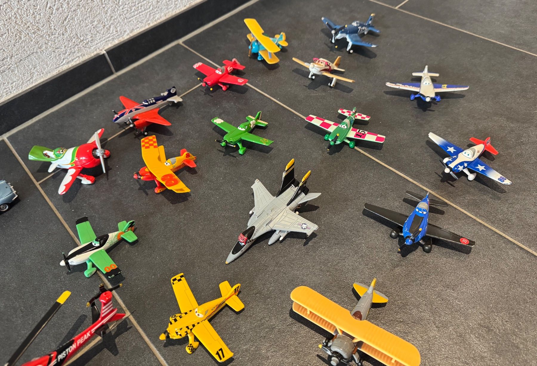 Disney Giocattoli: Grosse Disney Planes und Cars Sammlung – Usato da Erlinsbach venduto da gossip77 2