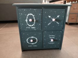 Süsses Schränkchen, ideal für kleine Dinge.