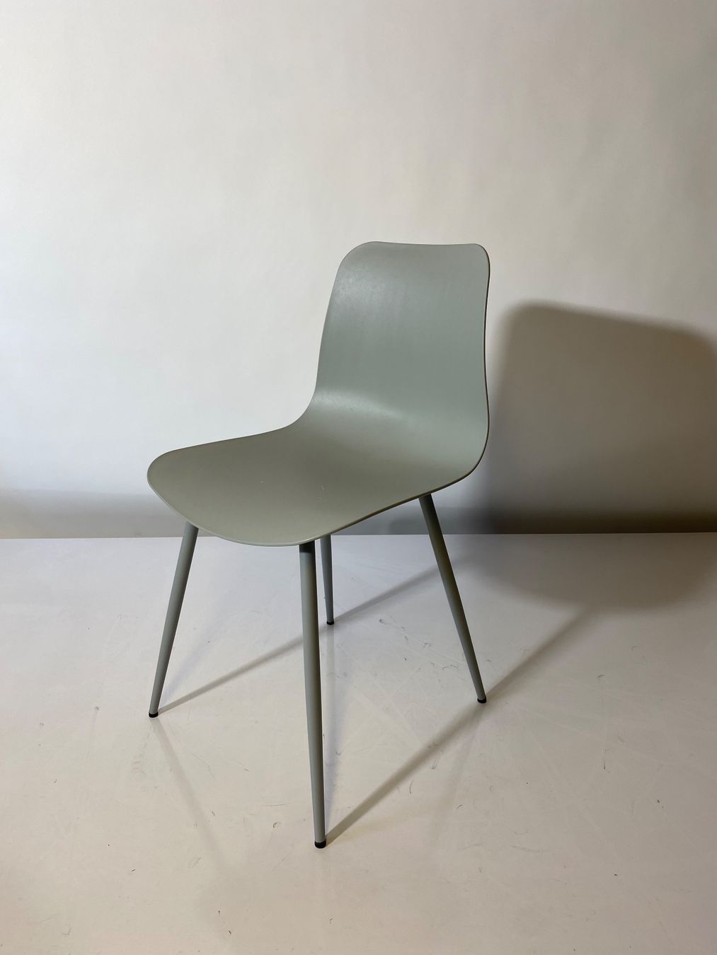 Chaises: Stuhl mit Eyecatcher – D'occasion à Otelfingen par dekor01