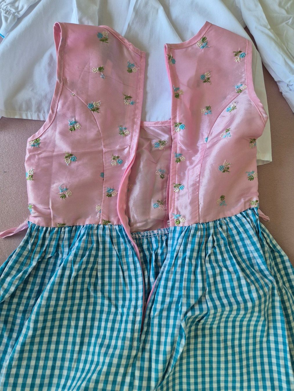 Kleider & Röcke: Mädchen Dirndl-Set Gr. 128 – Neu (gemäss Beschreibung) aus Aarburg von i_c6r8 4