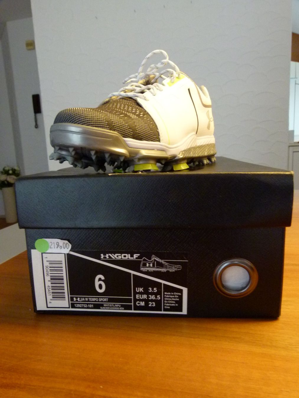 Under Armour Scarpe da donna: Under Armour Golfschuhe, Gr. 36.5, NEU – Nuovo e nell'imballaggio originale da Kriens venduto da GuWeGo