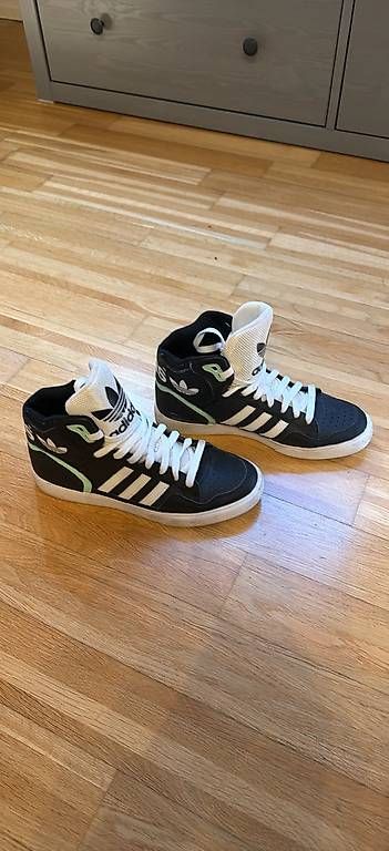 Herrenschuhe: Adidas Schuhe Größe 40 2/3 – Gebraucht aus Henggart von Anni_88