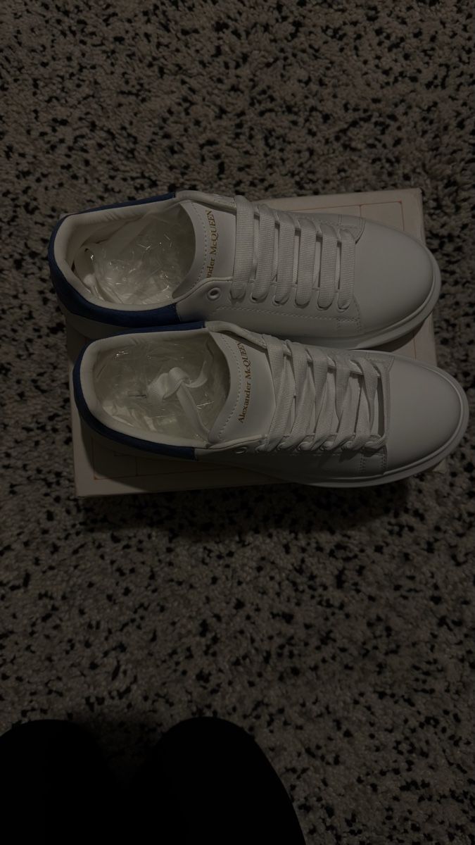 Alexander Mcqueen Scarpe da uomo: Alexander McQueen Sneakers White Blue – Nuovo (secondo la descrizione) da Münchenstein venduto da emm_v9wv 1