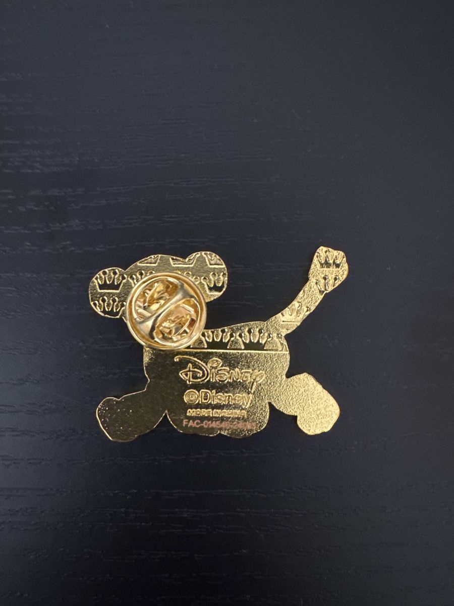 Placchette & Badge: Loungefly- Disney König der Löwen Pin - Simba – Nuovo (secondo la descrizione) da wynigen venduto da Birnenmus 1