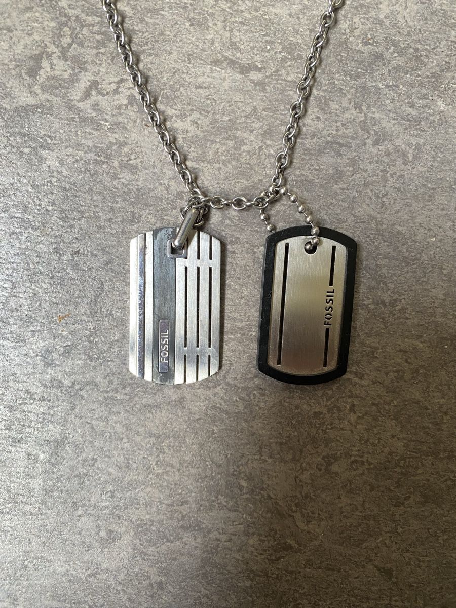 Fossil Catenine: Fossil Halskette 2 Dog Tag  – Usato da Bern venduto da secondjoel 1