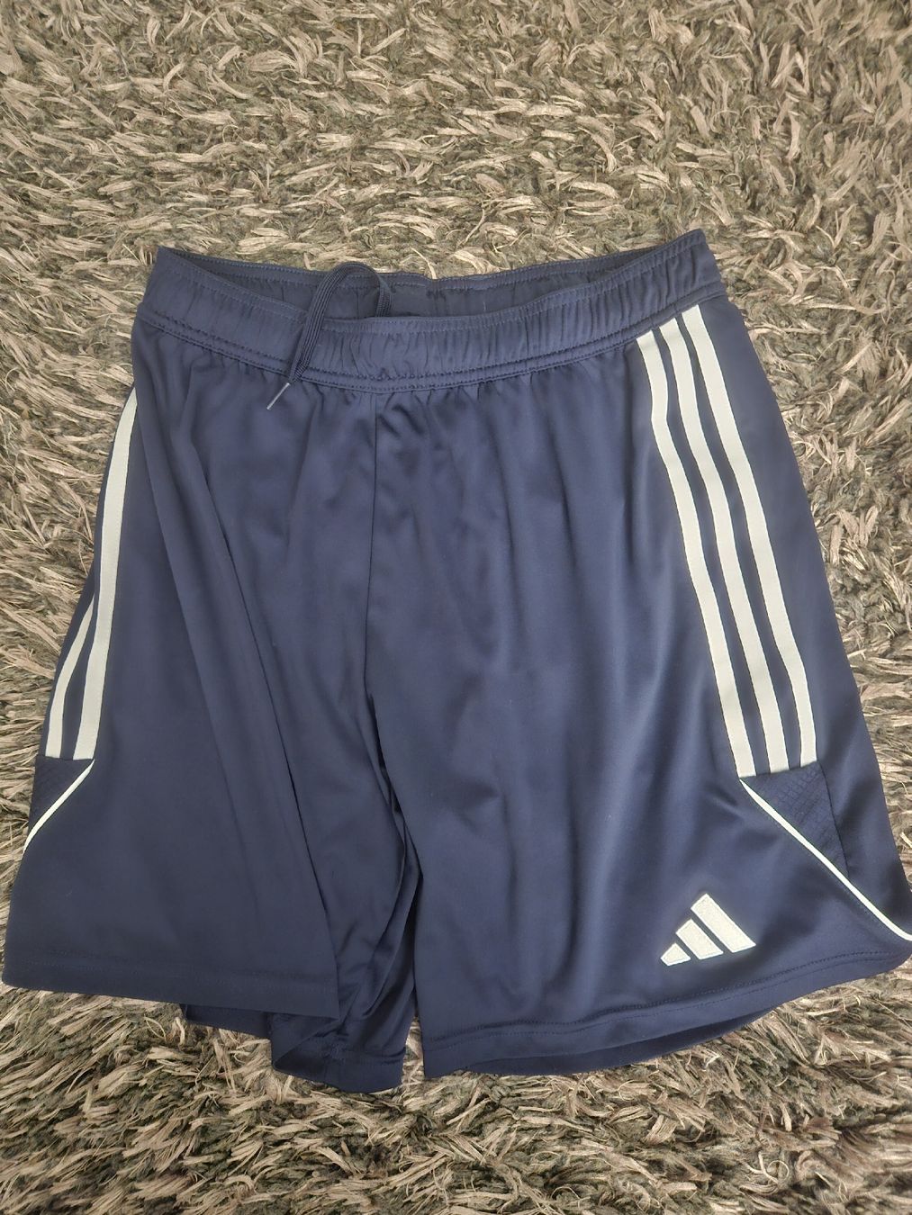 Adidas Hosen: Adidas Shorts Hose Gr.M – Gebraucht aus Emmenbrücke von TopGato