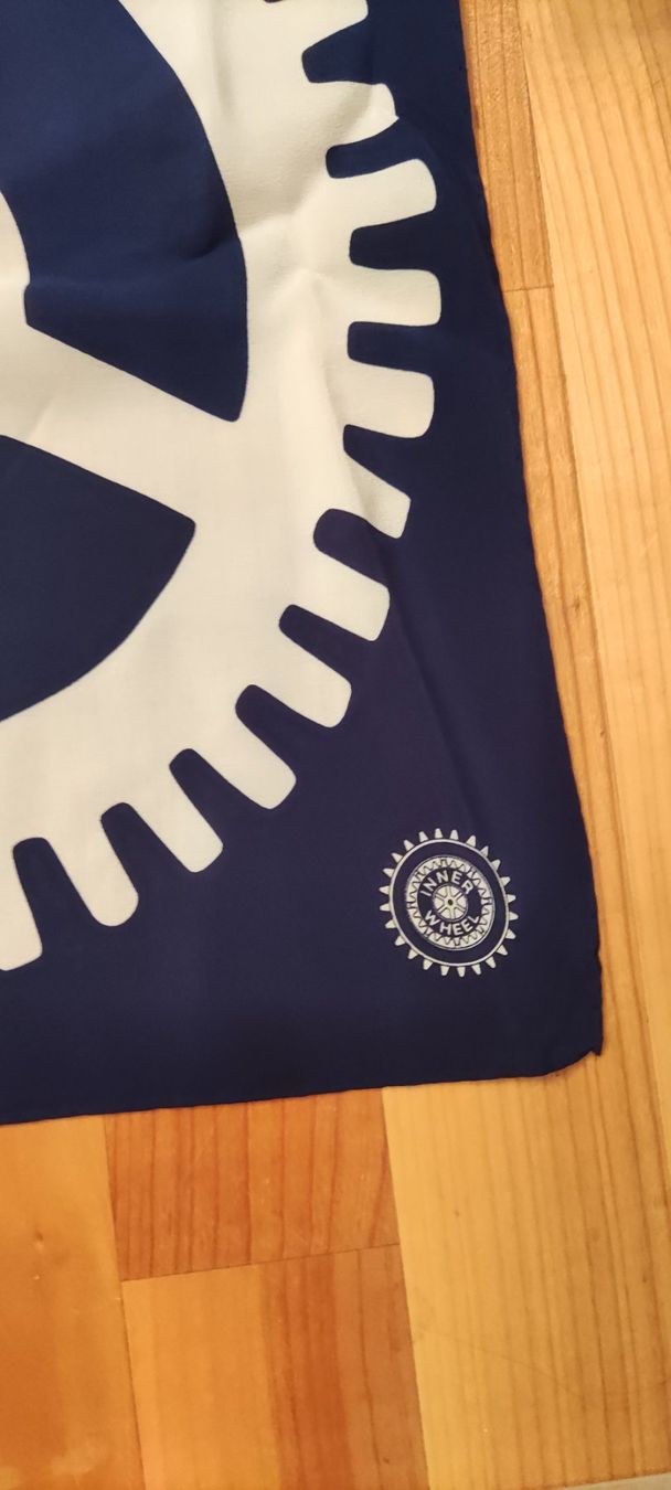 Foulard & Sciarpe: Rotary Inner Wheel Seidenfoulard Schal – Usato da Solothurn venduto da Csw1 1