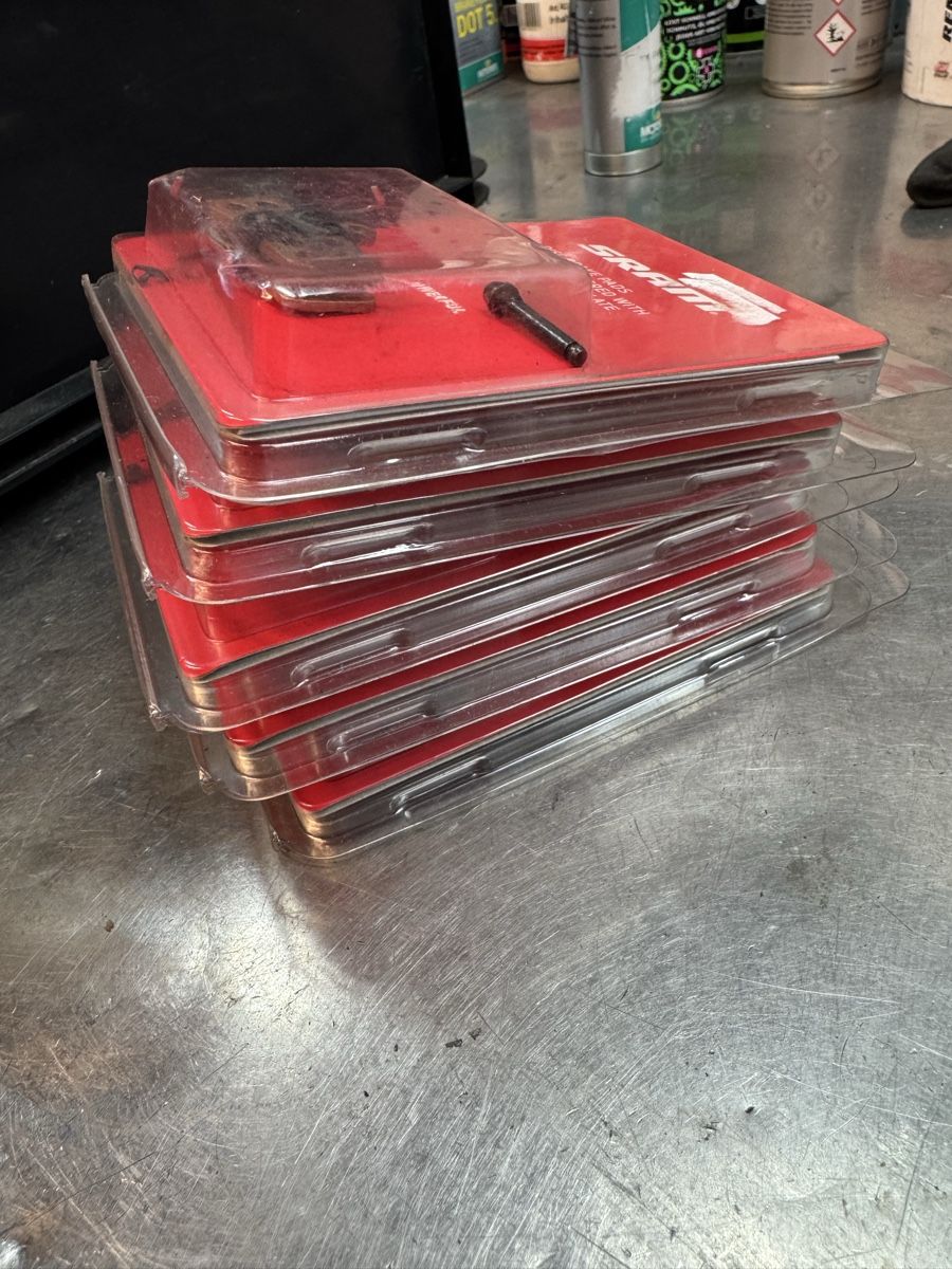 Sram Pezzi di ricambio: Sram Guide/G2 Sinter 5er Set – Nuovo e nell'imballaggio originale da Lauterbrunnen venduto da Imboden-Bike