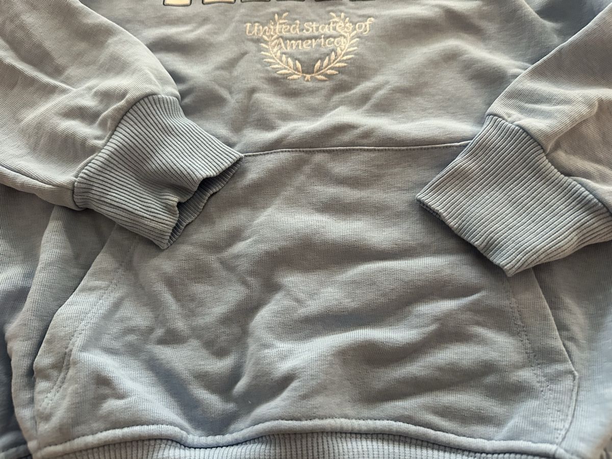 C&A Maglioni & Felpe: Kapuzenpullover C&A hellblau Miami Grösse 134 🩵 – Usato da Safenwil venduto da Whoopie1 2