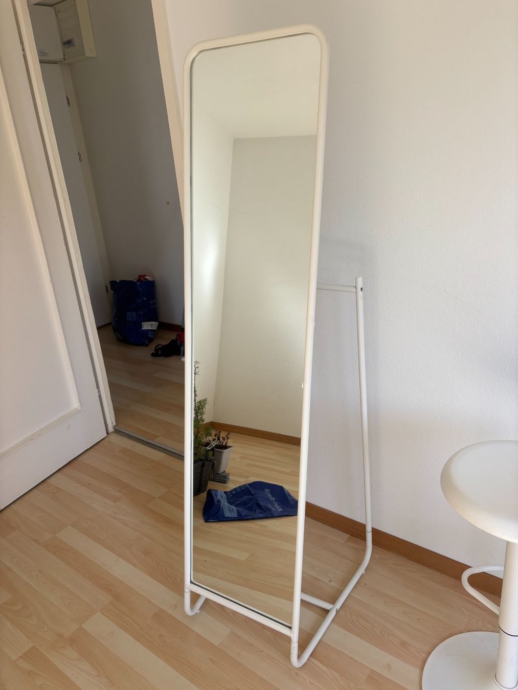 Ikea Spiegel: IKEA Stand Spiegel "knapper" – Gebraucht aus Zürich von sof_8gqv