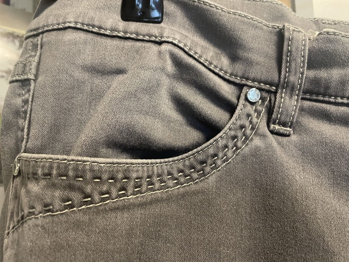 Jeans: Jeans Hose Toni 46 grau – Gebraucht aus Oberwil BL von moneymaker1 2