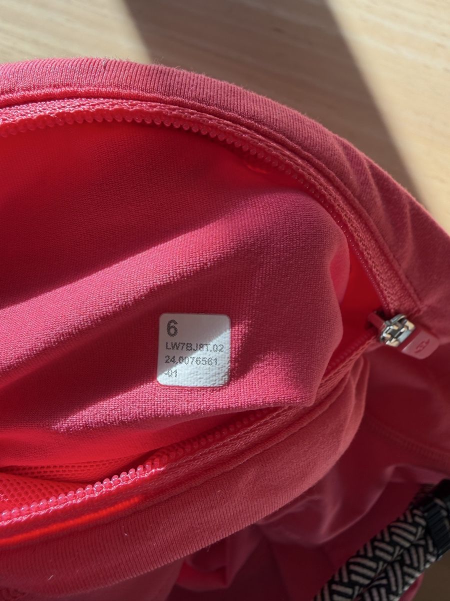 Lululemon Pantaloni: Lululemon Laufshorts S – Nuovo (secondo la descrizione) da Ennetbaden venduto da b617 2