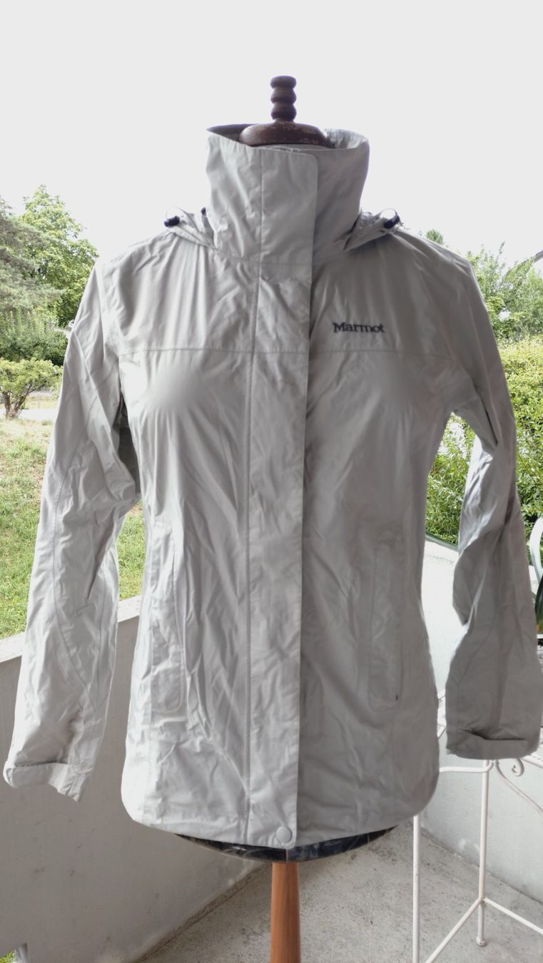 Marmot Jacken: Marmot Regenjacke Damen Grösse M – Gebraucht aus Uster von Junipa