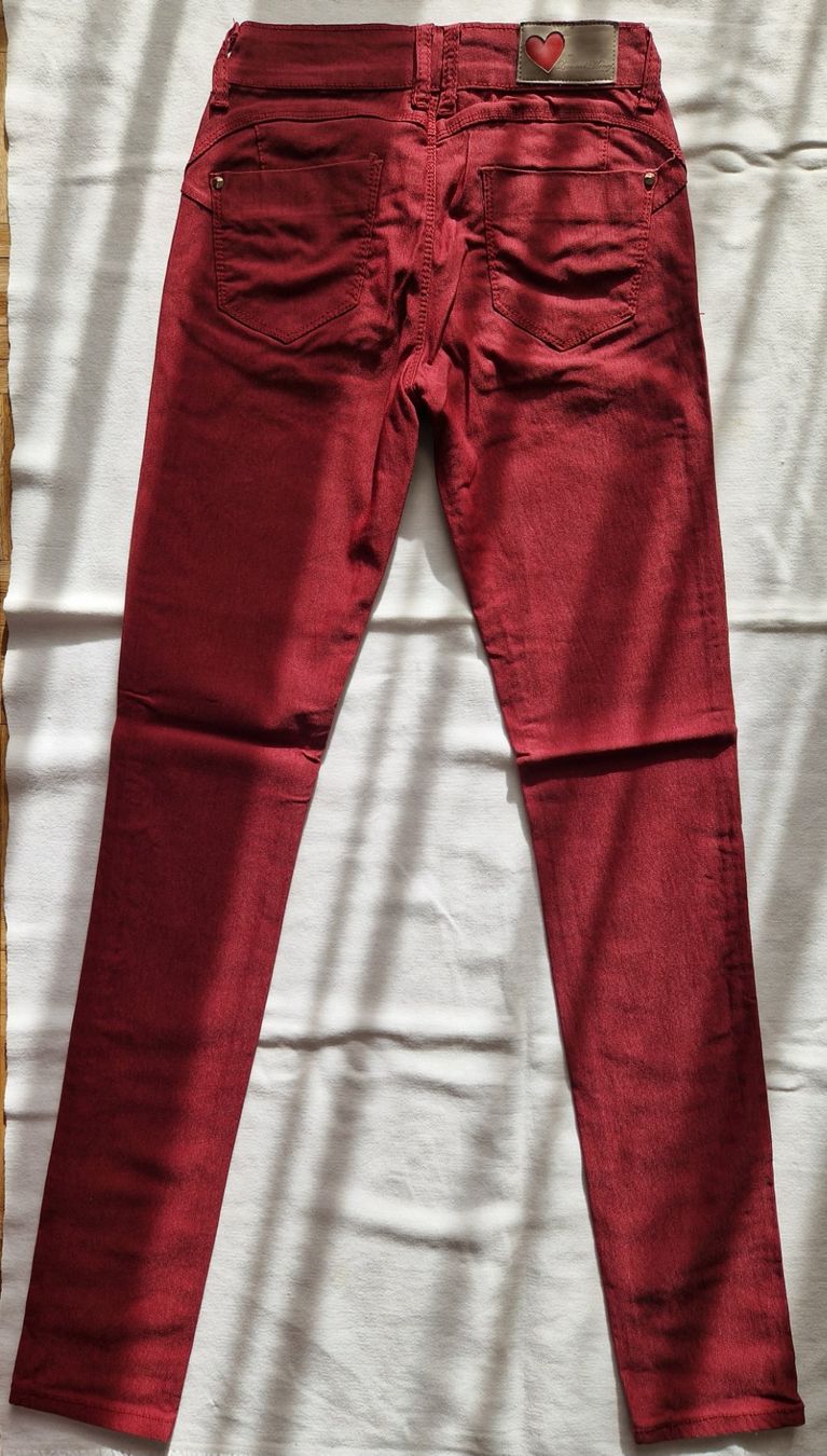 Hosen: Weinrote lange Damenhose – Gebraucht aus Rebstein von Ajs_Toy_Palast_1 1