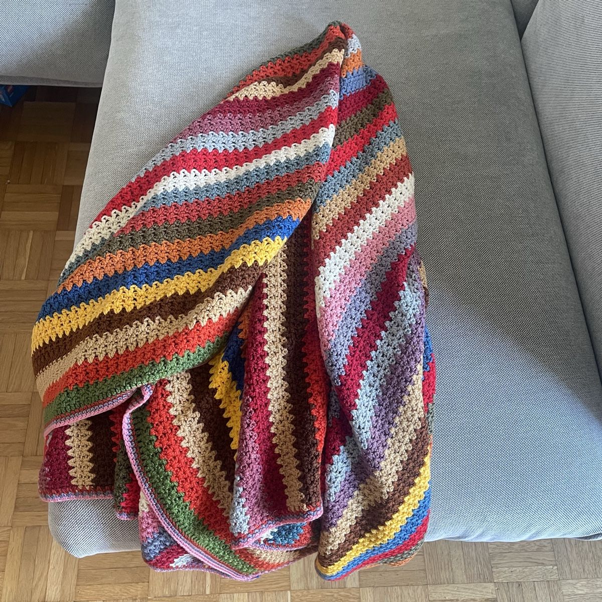 Coperte: Handgestrickte Decke mehrfarbig gestreift  – Nuovo (secondo la descrizione) da Bern venduto da dek_7bjd