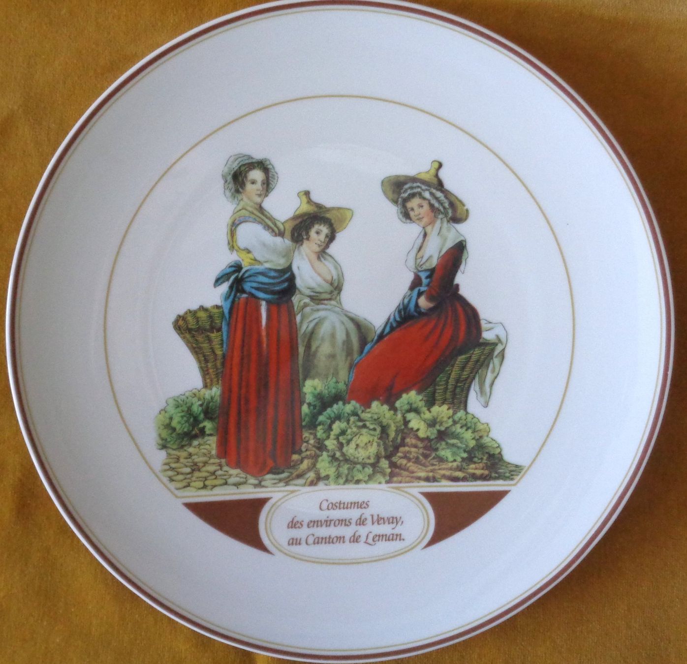 Assiettes: SCHWEIZER LANGENTHAL TRACHTEN  TELLER 2 STCK – D'occasion à Lausanne par kiliman73 5