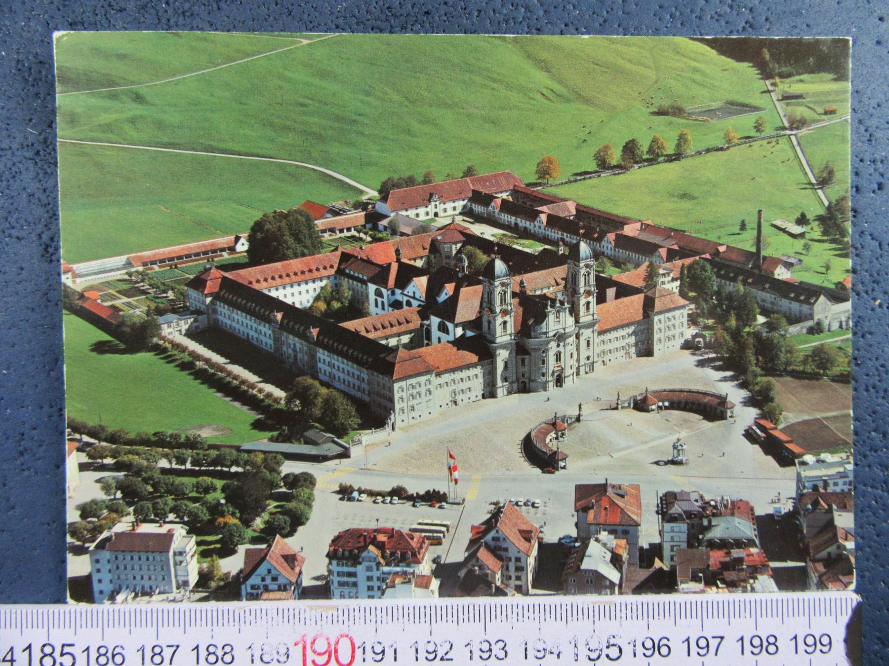 Cartoline postali: EINSIEDELN KLOSTER LUFTBILD SZ AK – Usato da Ettingen venduto da Hausi4711
