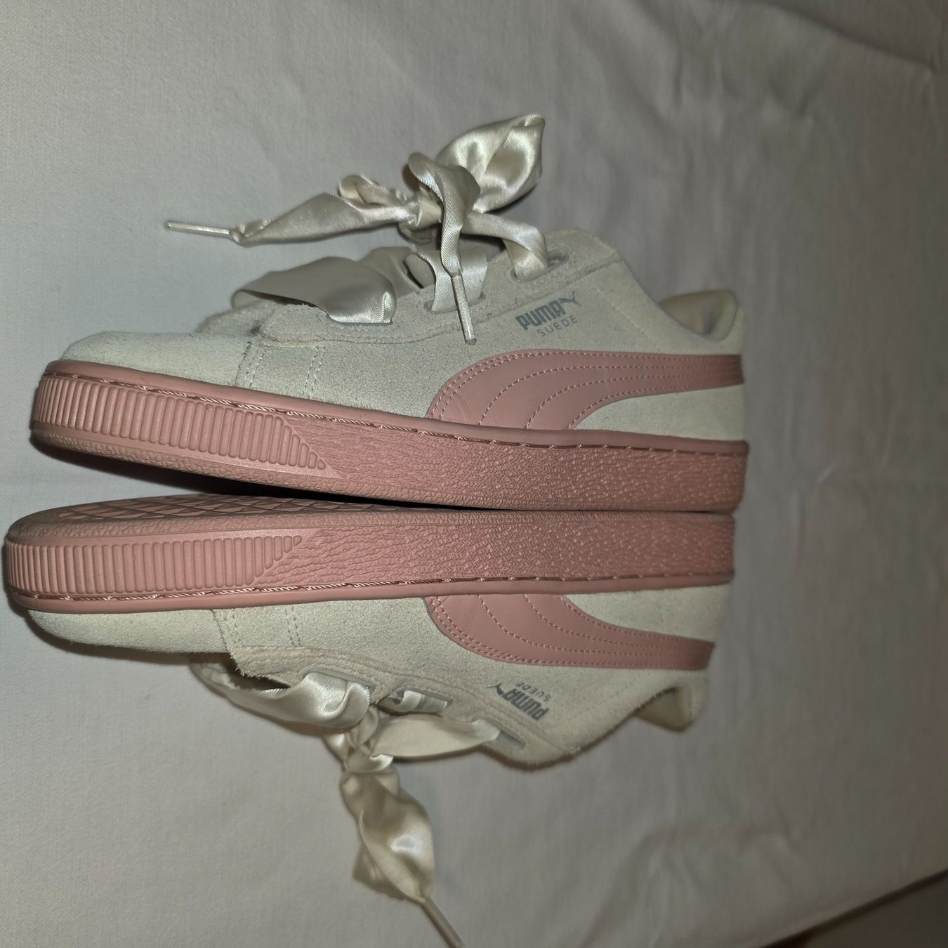 Puma Scarpe da donna: Puma Suede Herz Schleife Sneaker, Grösse 39 – Usato da Wald ZH venduto da CapLux 2