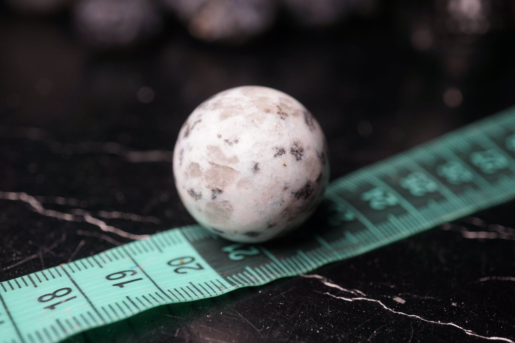 Mineralien & Heilsteine: Kiwi Stone    30mm Stein-Kugel - Startpreis ab 1.- – Neu und originalverpackt aus Eschenbach SG von  2