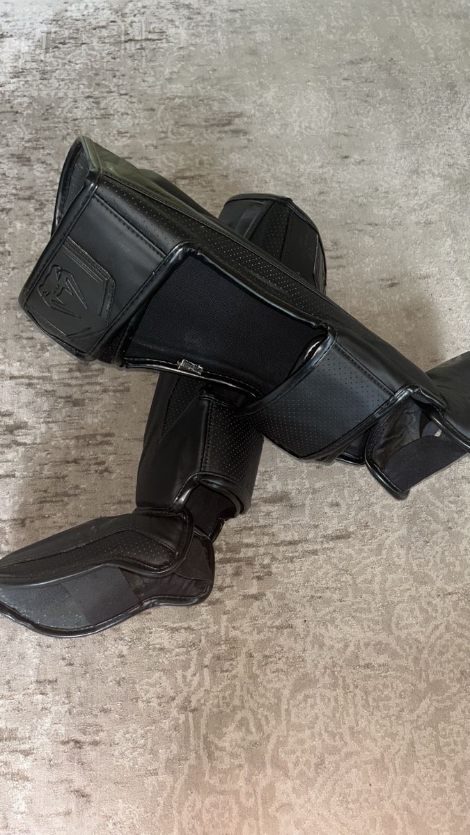 Venum Protections: Venum Shinguards – D'occasion à Luzern par ameliemueller 1
