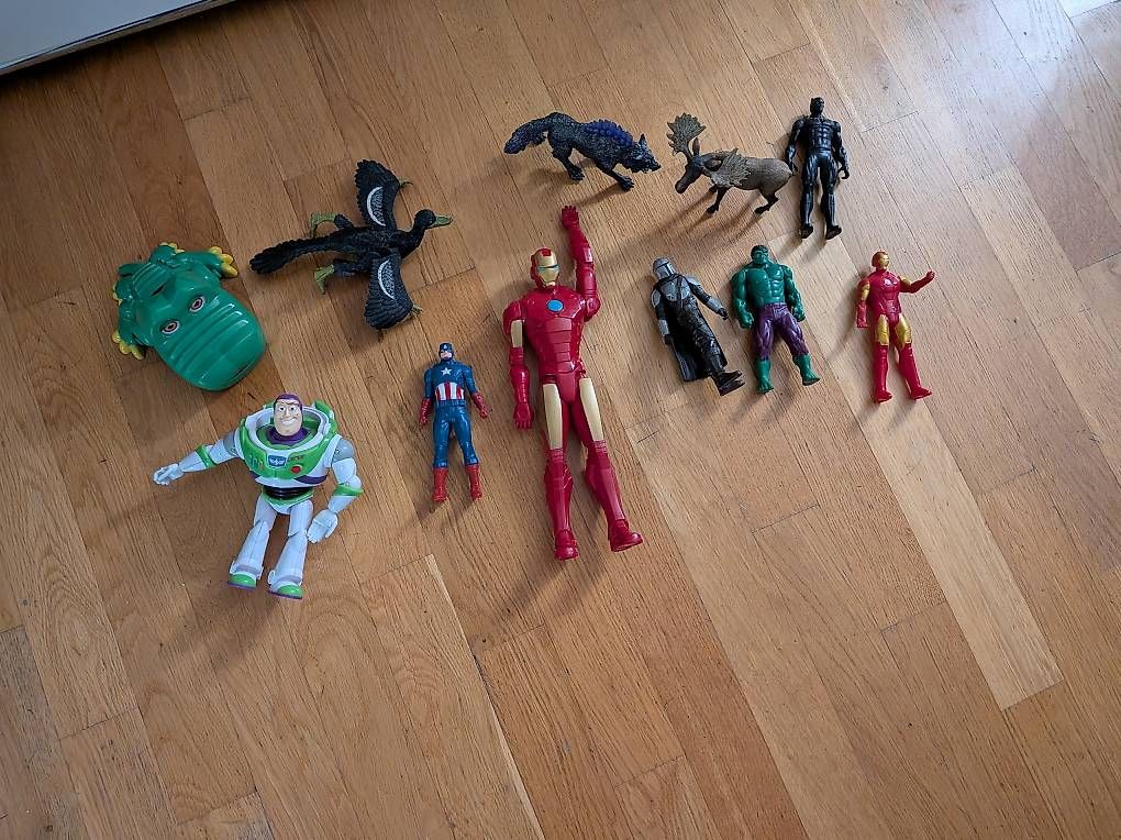 Jouets: Spielzeug-Set: Marvel, Star Wars, Buzz Lightyear – D'occasion à Zürich par JeromeTremblay