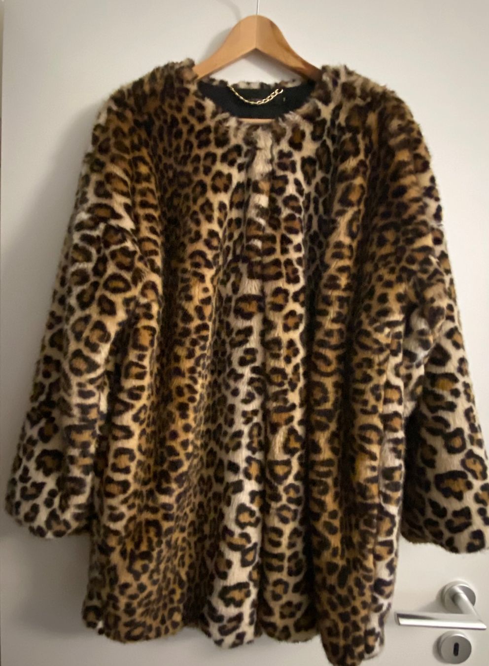 Cappotti: LA FÉE MARABOUTÉE Manteau fourrure léopard t.42 – Nuovo (secondo la descrizione) da Genève venduto da kik_8jd6