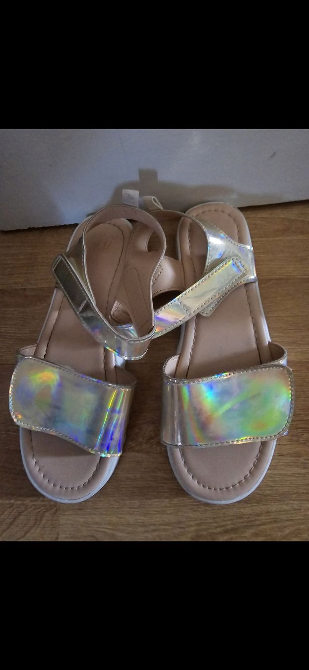 H&M Chaussures filles: Sandalen – D'occasion à Zuchwil par Lea007