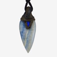 Scheelit in Dolomit Steinanhänger mit Lapislazuli