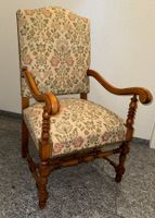 Sessel mit floralem Muster und Holzgestell guter Zustand