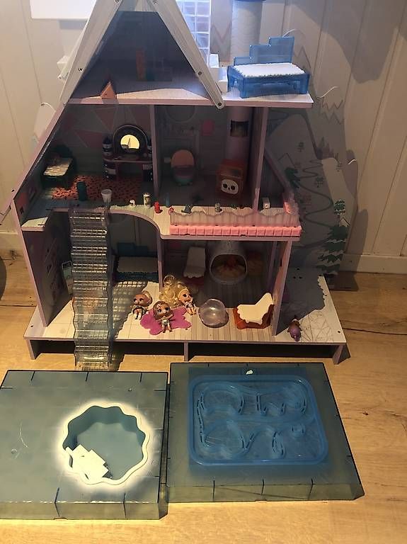 Maisons & Meubles de poupées: Puppenhaus mit Licht – D'occasion à Oberbuchsiten par etr_2jg5