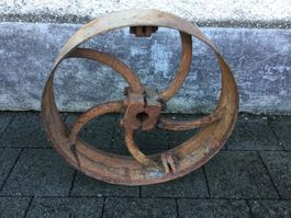 Grosse antike Gusseisen Transmision mit Speichen