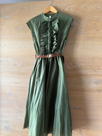 Kleid mit Rüschen und Gürtel Olivgrün Grösse M neu