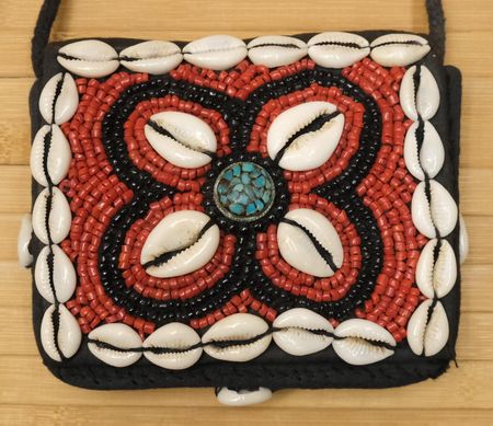 Kleine indische Boho Tasche mit Muscheln und Glasperlen