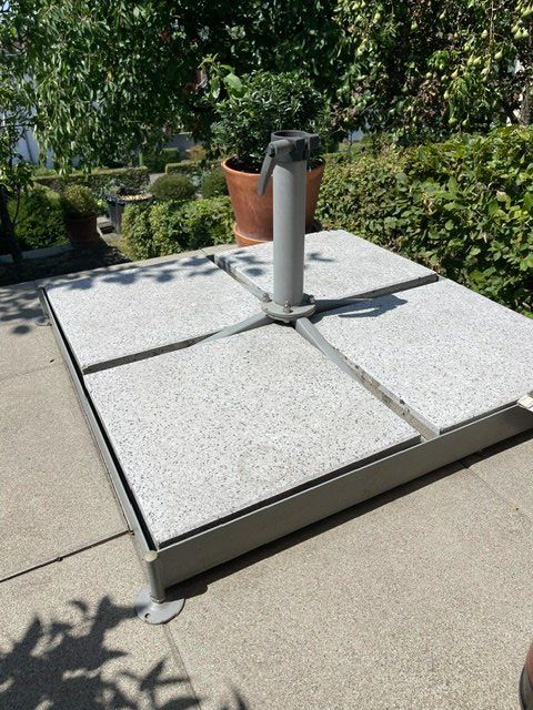 Glatz Ombrelloni: Glatz Sonnenschirm 240x240cm mit Sockel – Usato da Niederrohrdorf venduto da Bcd 5