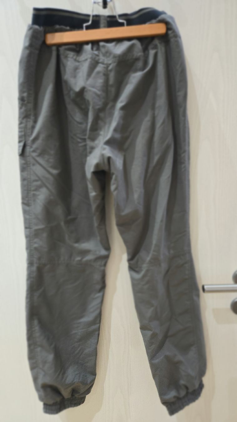 Decathlon Hosen: Pantalon Quechua doublé chaud,152 – Gebraucht aus Valeyres-sous-Rances von Untitled 4