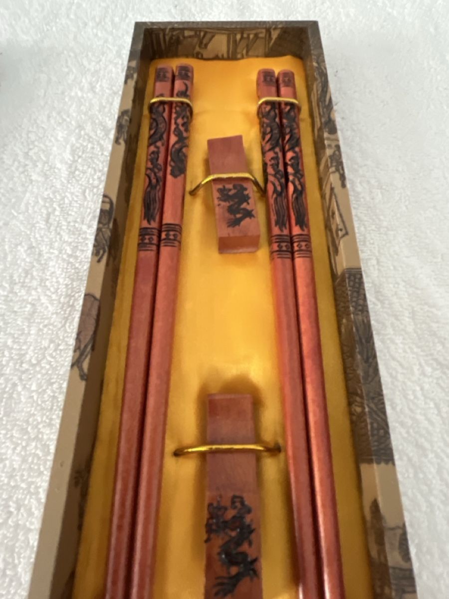 Bestecksets: Essstäbchen Set mit Drachenmotiv und Halterung im Karton – Neu und originalverpackt aus Gockhausen von London95 1