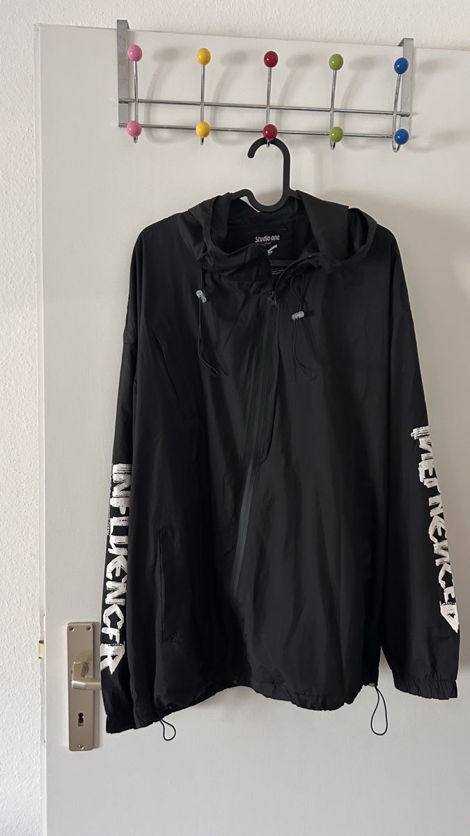 Giacche: Stylish Black Anorak Jacket - Perfect for Spring Walks – Usato da Genève venduto da Noemie.wrmsi
