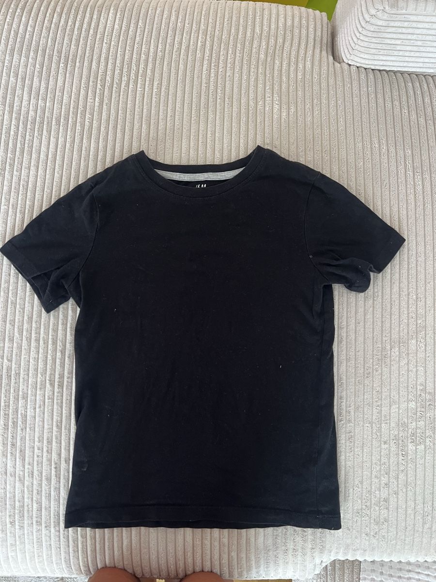 H&M Camicie, T-shirt & Polo: H&M BASIC T-SHIRT SCHWARZ GR 122 – Usato da Basel venduto da theo-g77