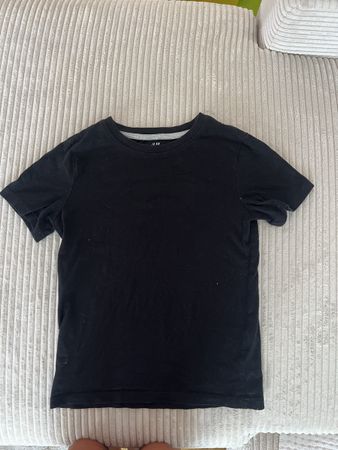 H&M BASIC T-SHIRT SCHWARZ GR 122