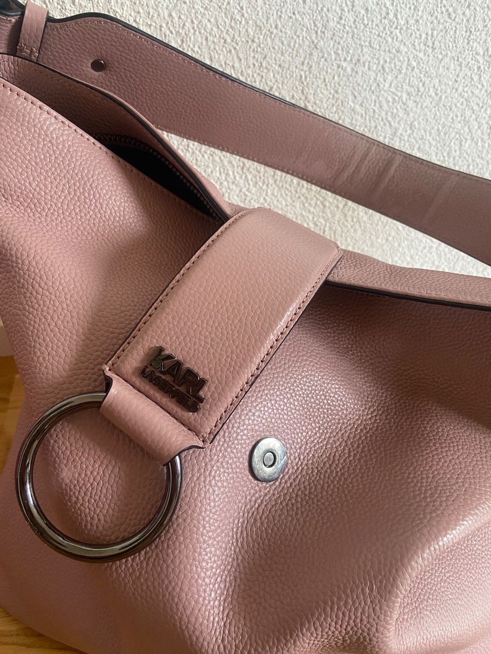 Karl Lagerfeld Taschen für Damen: Karl Lagerfeld Schultertasche – Gebraucht aus Zürich von oli_9dhs 1
