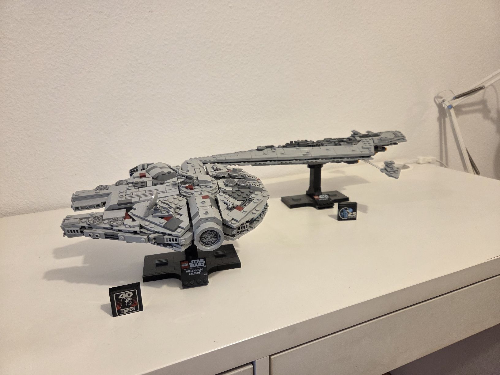 Lego Jeux de construction: LEGO Star Wars Millennium Falcon + LEGO Executor – D'occasion à Bonstetten par Emily