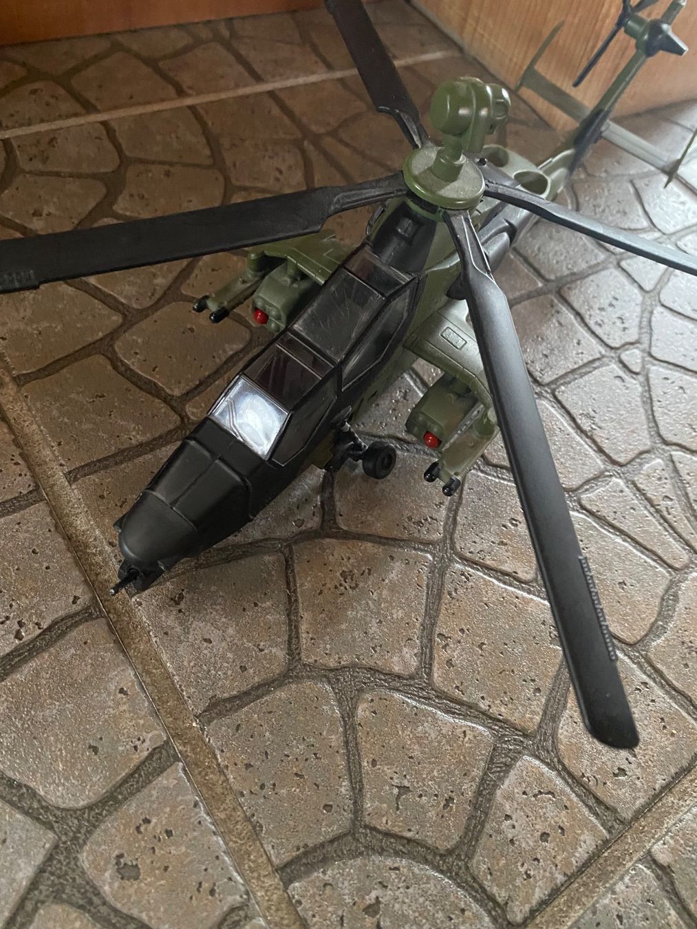 Siku Kit di modellismo & Modellini statici: SIKU 4912 1:50 Kampfhubschrauber – Usato da Aesch LU venduto da Topangebot_2011