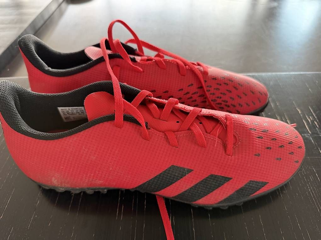 Adidas Scarpe da uomo: Adidas Predator Club Turf - 45 – Usato da Zumikon venduto da flag3 1